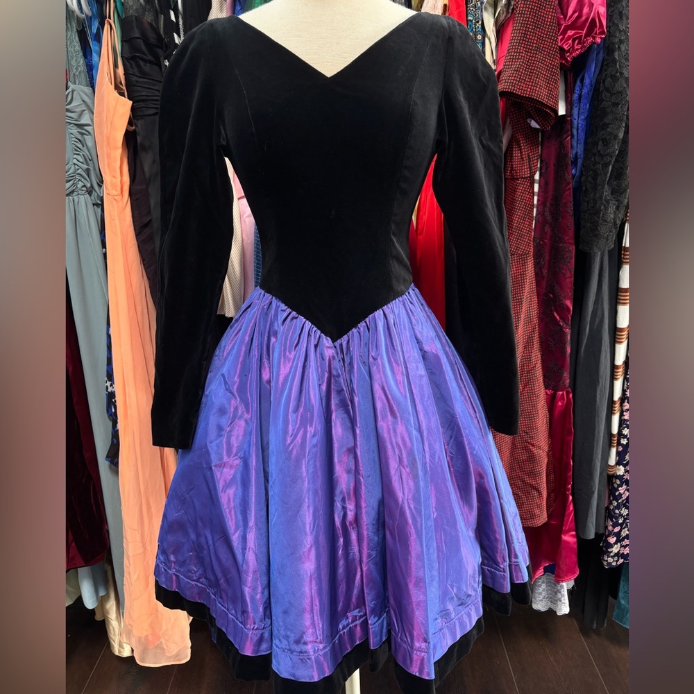 Vintage 90s Laura Ashley 6 Purple Iridescent Velvet Glam Fit Flare Dress Formal - Picture 1 of 9